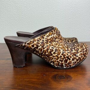 Dansko Cheetah Print  Mules/Slides Size: 10